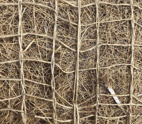 Aiguilleté coco renforcé par un filet de jute