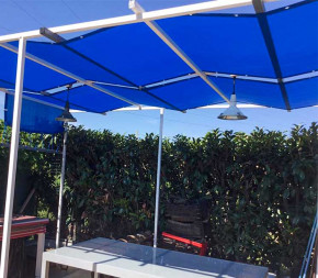 toile d'ombrage perméable avec oeillets coloris bleu azur