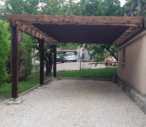 toile d'ombrage perméable pour pergola couleur chocolat
