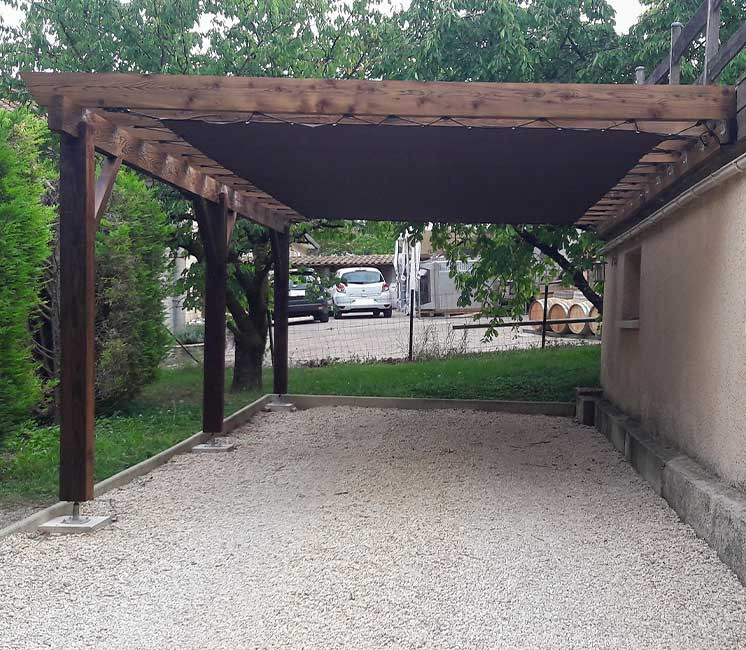 toile d'ombrage perméable pour pergola couleur chocolat