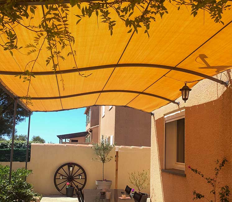 toile d'ombrage avec oeillets beige perméable