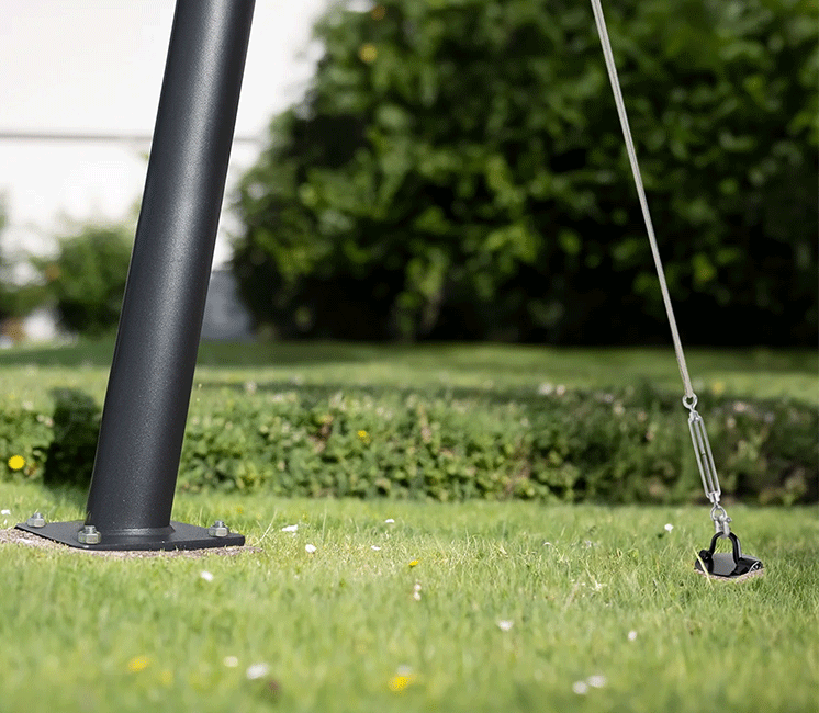 Tarière pour l'ancrage au sol du kit d'haubanage