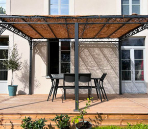 Toile d'ombrage coco sur pergola