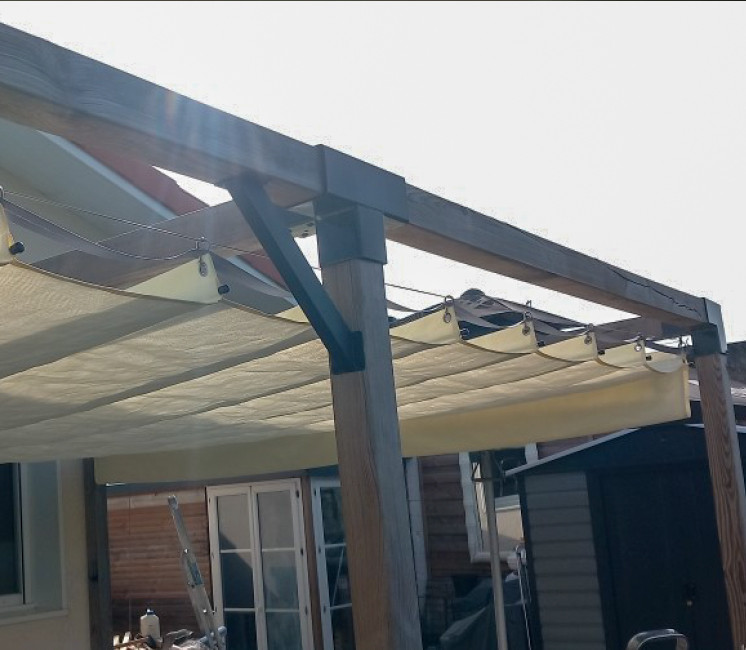 Sangle à boutonnière pour store de pergola