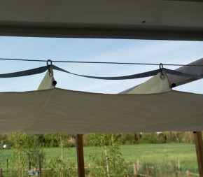 Sangle à boutonnière pour store de pergola