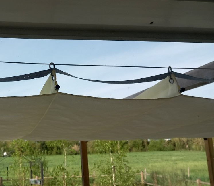 Sangle à boutonnière pour store de pergola